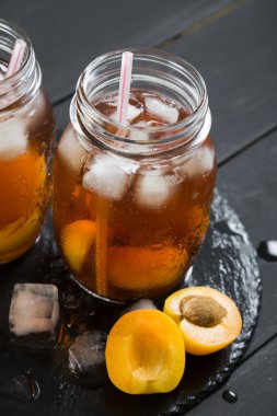 Masada lezzetli kayısı limonata