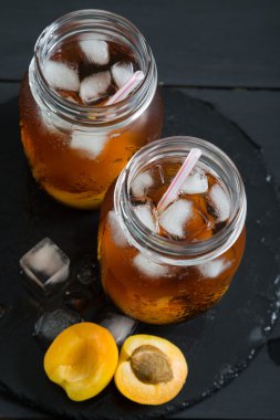 Masada lezzetli kayısı limonata