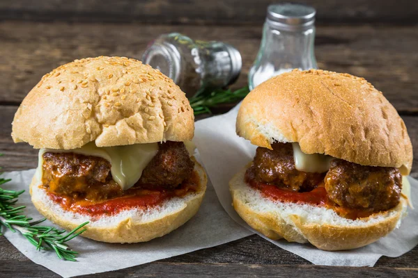 Sandwich with meatballs of beef and cheese — Stock Photo, Image