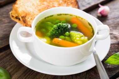 Taze sebze ışık çorbası