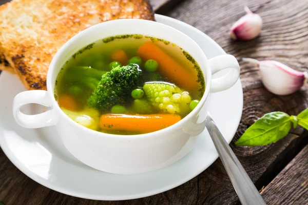 Taze sebze ışık çorbası