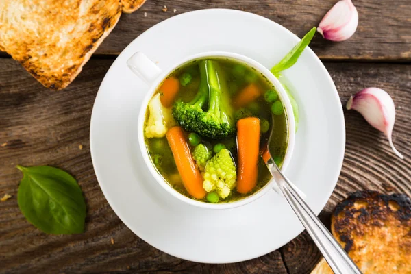 Taze sebze ışık çorbası