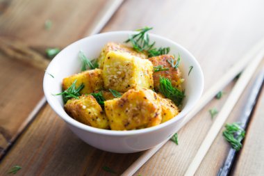 Susam ile kızarmış Tofu