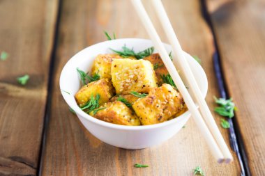 Susam ile kızarmış Tofu