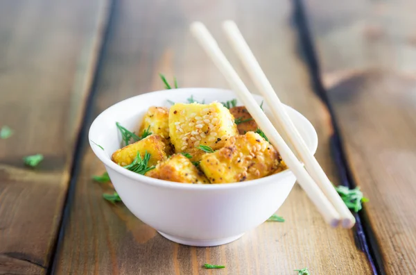 Tofu frito con semillas de sésamo —  Fotos de Stock