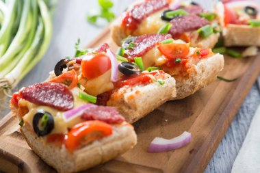 Pizza sopa, lezzetli aperatif