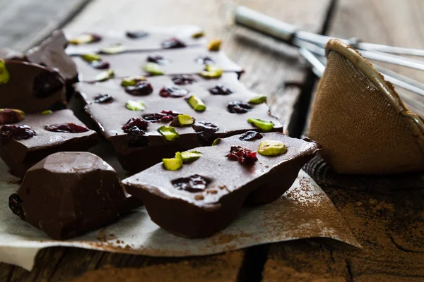 Homemade chocolate with dried berries and pistachios — Stock Photo, Image