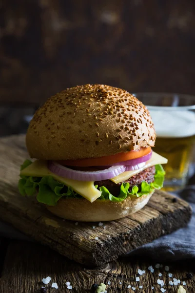 Hamburger bira tablo ile