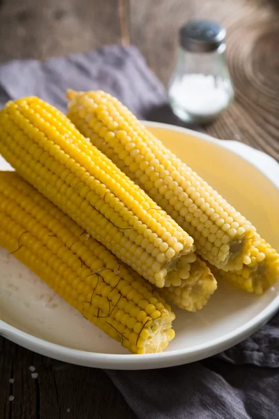 Boiled corn on the table — Stock Photo, Image