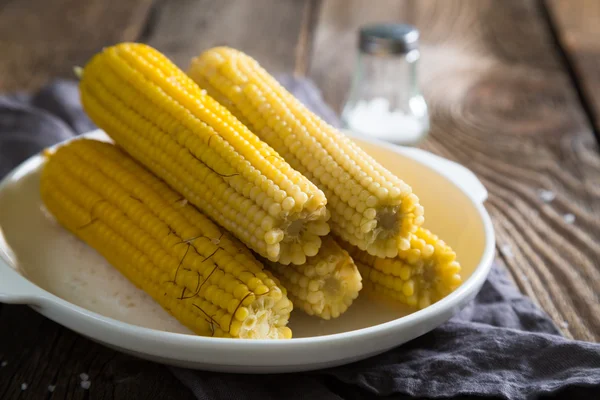 Boiled corn on the table — Stock Photo, Image