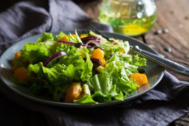 Kabak ile sebze salatası