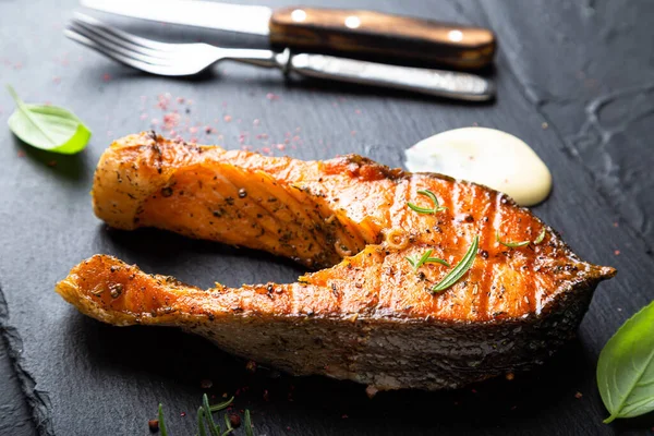 Grilled Salmon Piece Sauce Black Plate — Stock Photo, Image