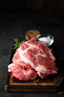 Taze et, mermer domuz eti.