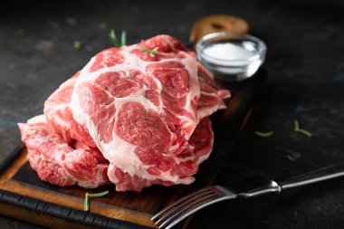 Taze et, mermer domuz eti.