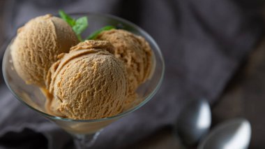 Dondurma topları kapanıyor.