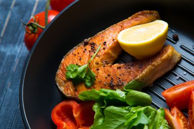 Sebzeli ızgara balık bifteği