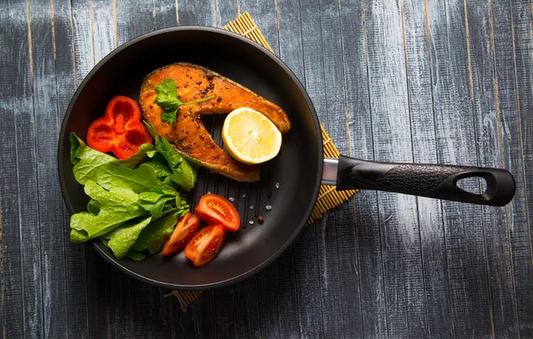 Grilled fish steak with vegetables — Stock Photo, Image