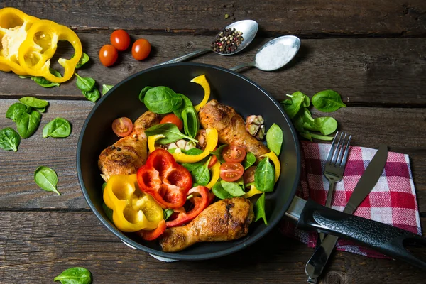 Pörkölt csirke zöldségekkel — Stock Fotó