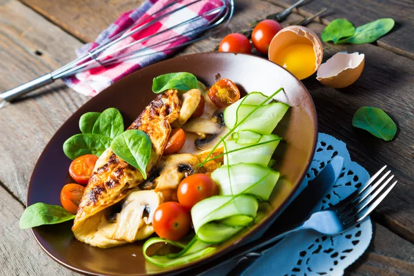 Omelette mit Gemüse und Kräutern — Stockfoto