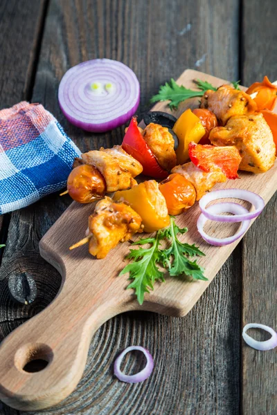 Chicken kebab with vegetables — Stock Photo, Image