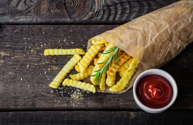 Kızarmış patates ve et suyu