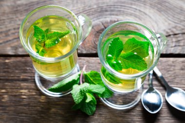 sıcak çay ile taze nane