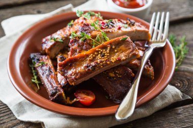 ızgara kaburga ve kekik