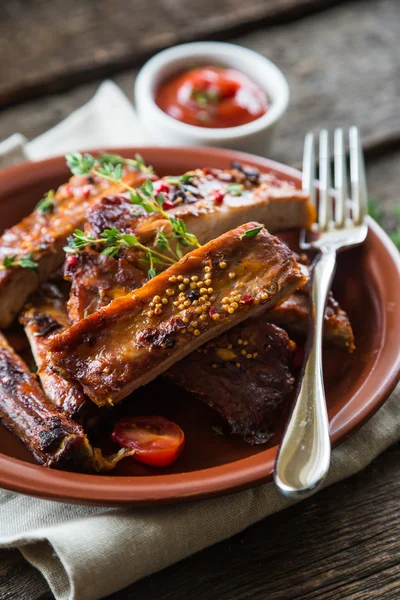 Costillas a la parrilla y tomillo —  Fotos de Stock