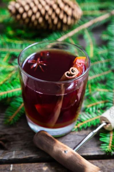 Mulled wine on a wooden table — Stock Photo, Image