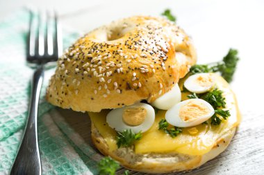 Simit peynir ve Bıldırcın yumurta