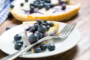 Taze yaban mersinli cheesecake