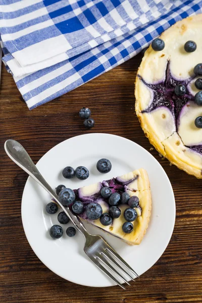 Cheesecake με φρέσκα μύρτιλλα — Φωτογραφία Αρχείου