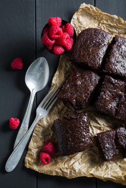 Taze ahududu ile ev yapımı kek