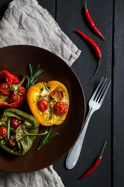 Bell peppers stuffed with cherry tomatoes and mozzarella — Stock Photo, Image