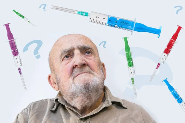 老人对接种疫苗的过程感到困惑 — 图库照片