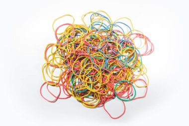 Renkli lastik bantlar yığını