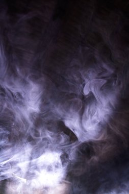 Bombalar boş hangarda patlıyor.