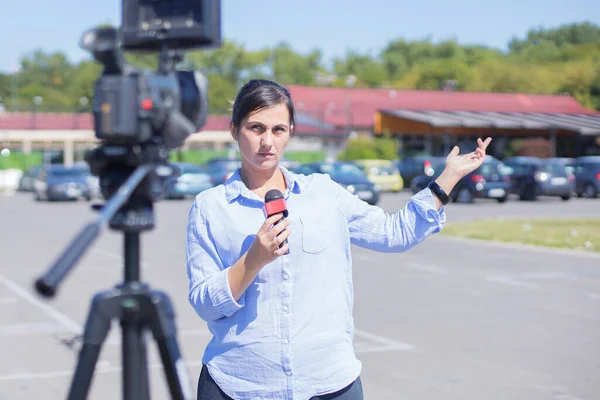 Portrait Une Femme Journaliste Faisant Des Reportages Plein Air — Photo