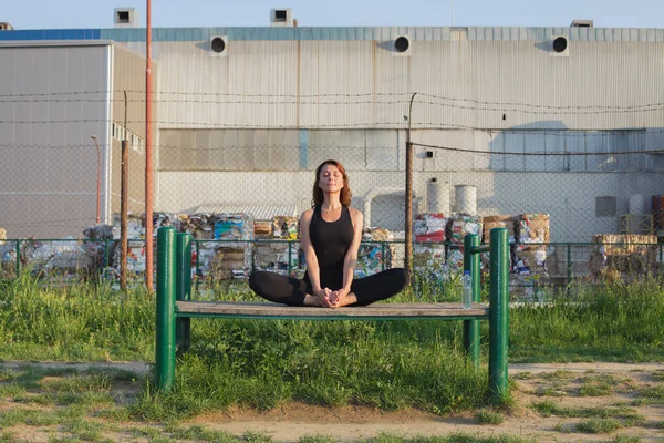 Yoga Klasse Udendørs Udsigt - Stock-foto