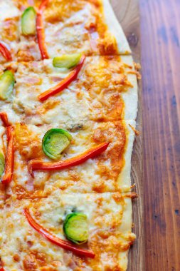 Düz ekmekli pizzaya yakın çekim