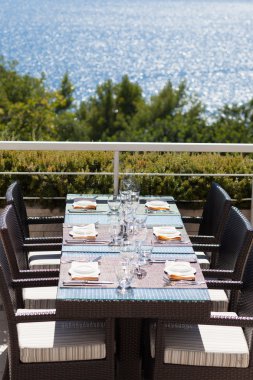 Masayı Deniz Manzaralı