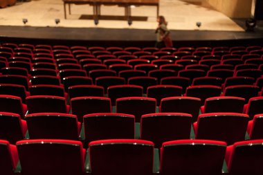 Kırmızı tiyatro koltukları