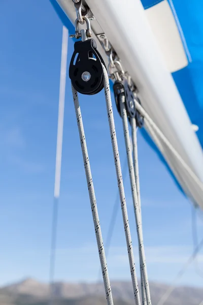 Sailing boat winches and ropes — Stock Photo, Image