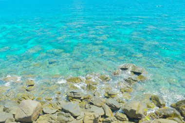 Lipe adada su ile temizleyin