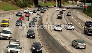 Şehir merkezinde meşgul karayolunda trafik