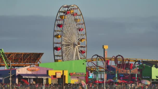 Il molo di Santa Monica di giorno — Video Stock