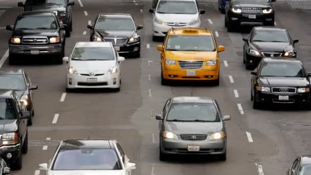 Verkeer in Downtown Los Angeles Californië — Stockvideo