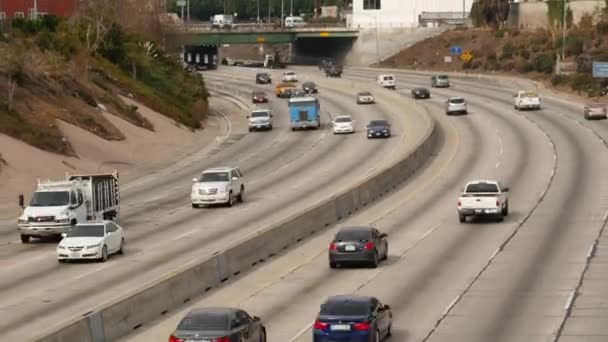 Traffic on Busy Freeway in Downtown — Stock Video