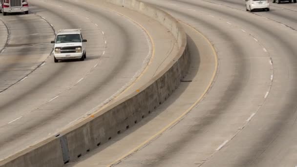 Traffic on Busy Freeway in Downtown — Stock Video