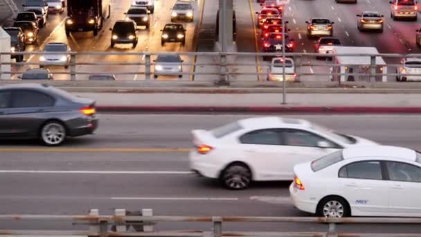 Trafic lourd dans le centre-ville de Los Angeles — Video